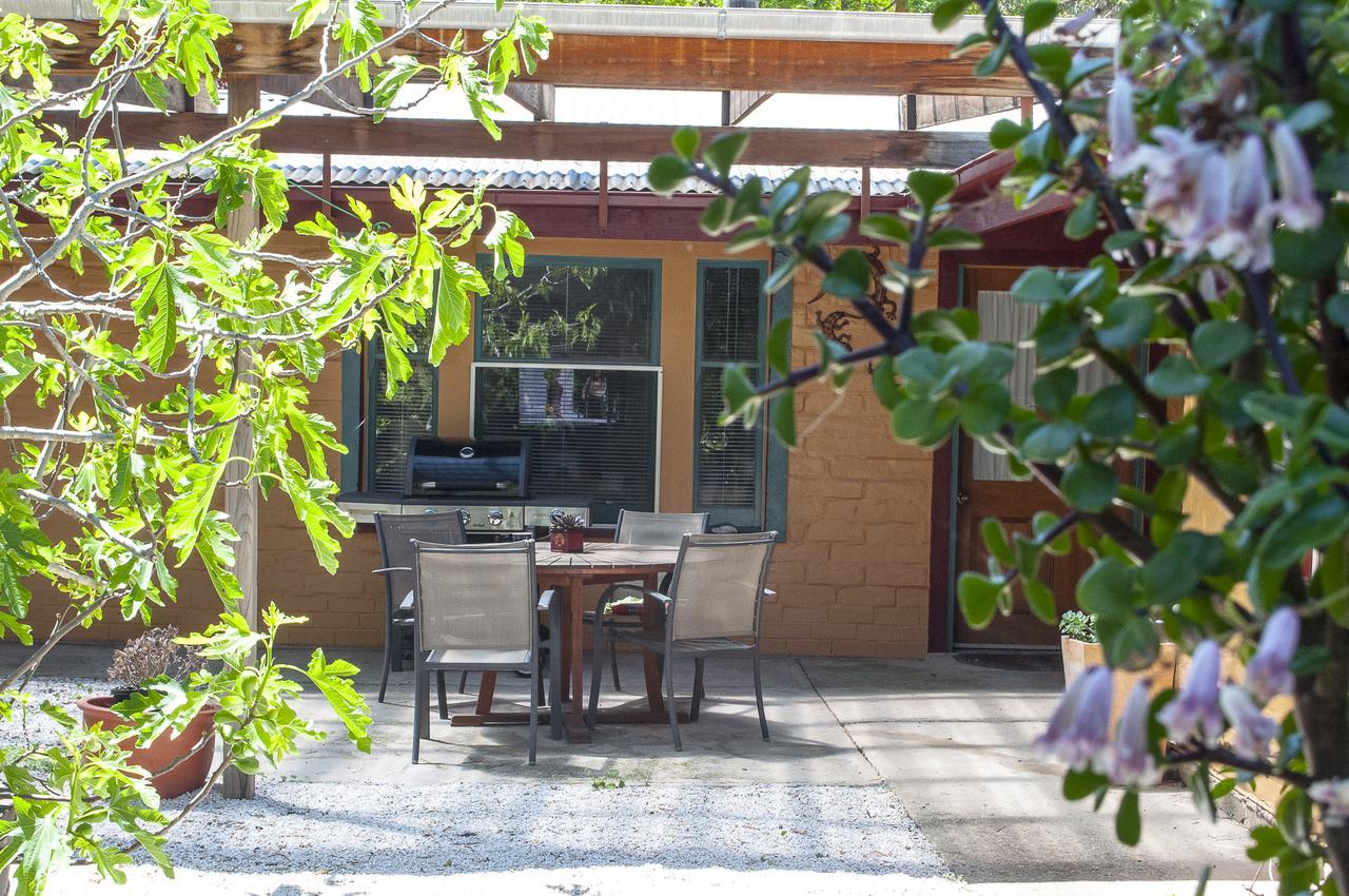 Trevalia Accommodation Penwortham エクステリア 写真