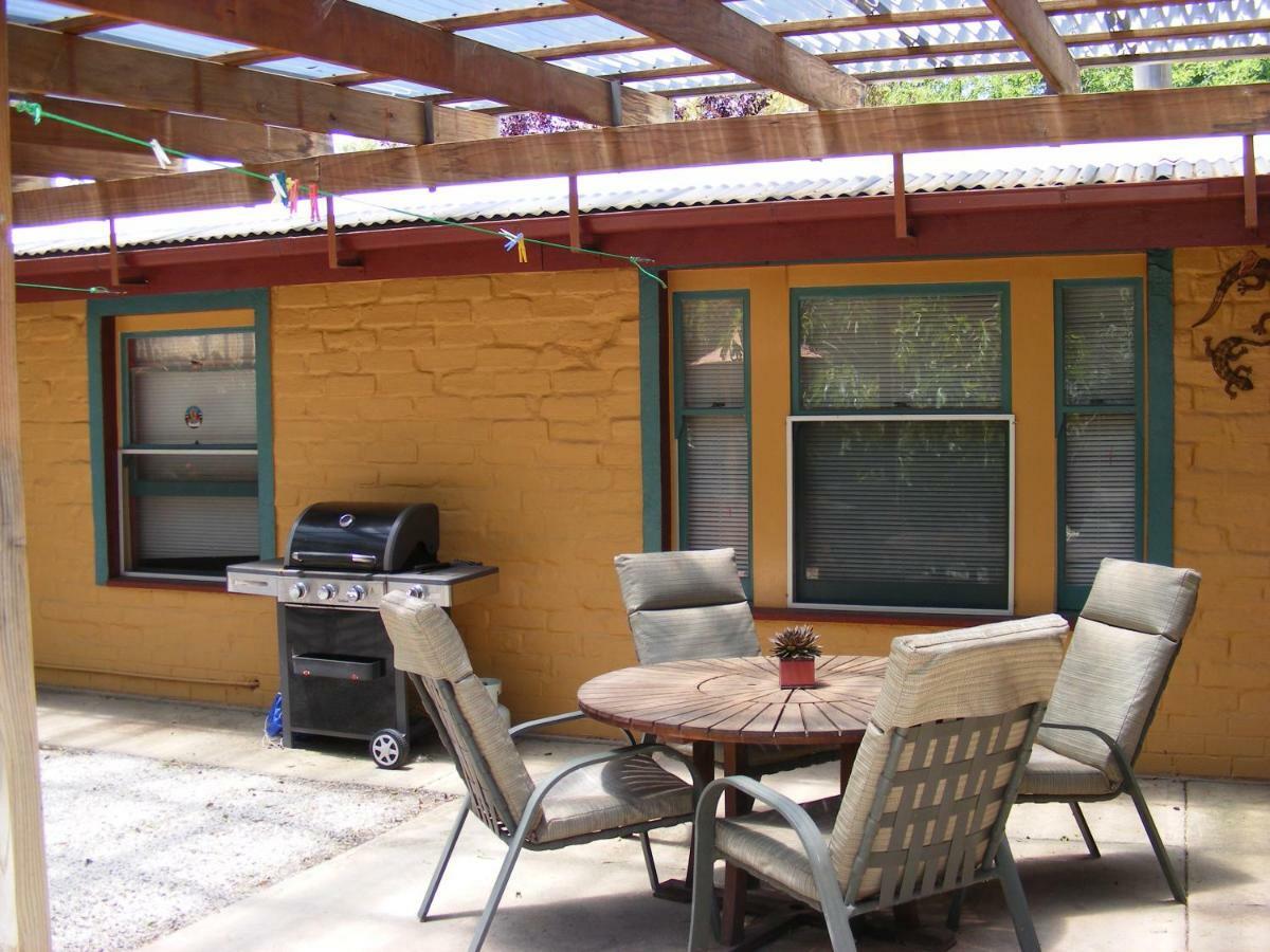 Trevalia Accommodation Penwortham エクステリア 写真