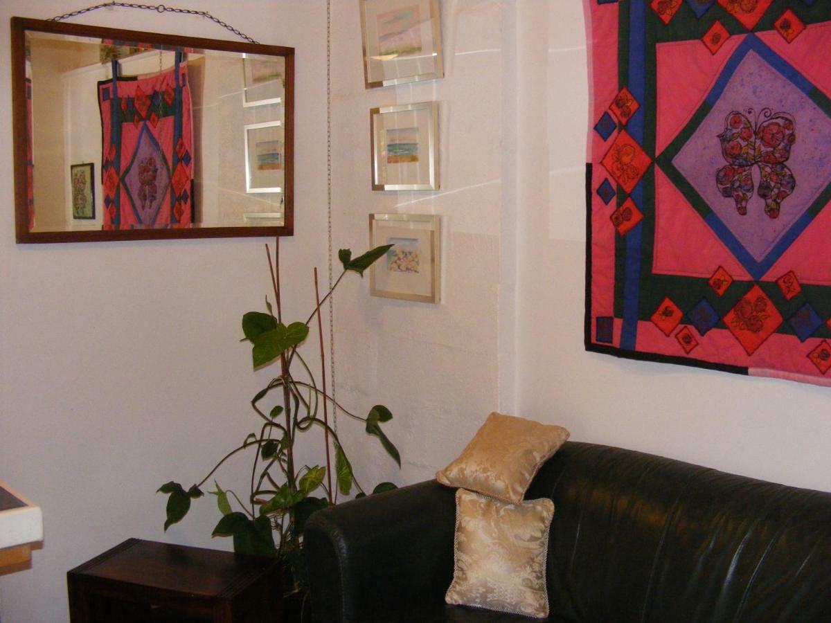 Trevalia Accommodation Penwortham エクステリア 写真